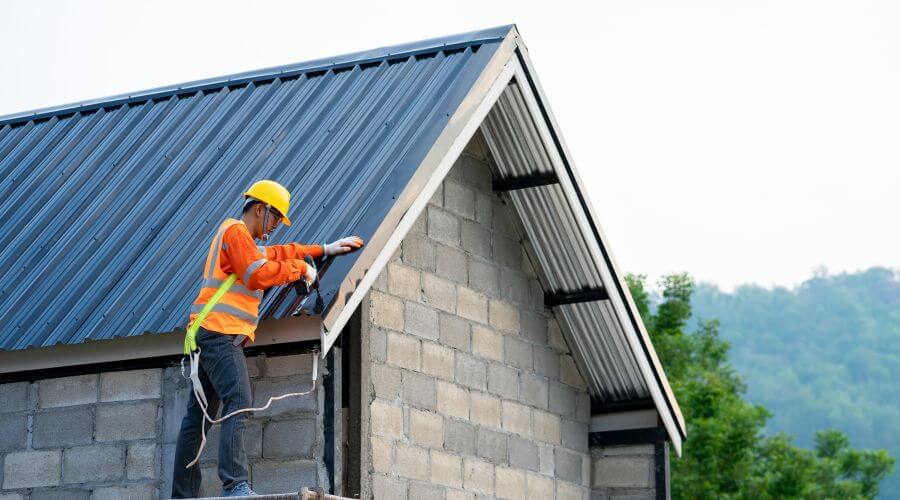 Expert Emergency Roof Repairs services in Freeport, FL